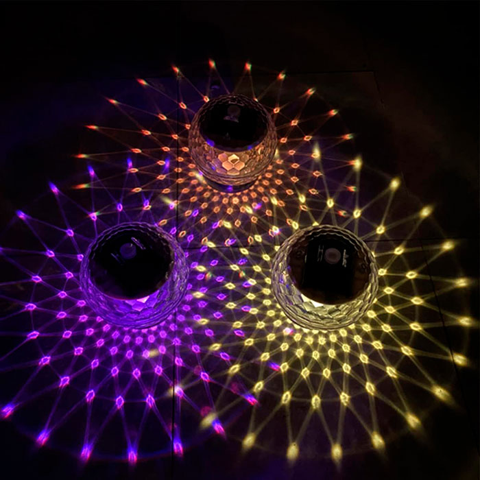 Solární lampa je perfektní dekorací pro váš zahradu, bazén, terasu nebo rybník!