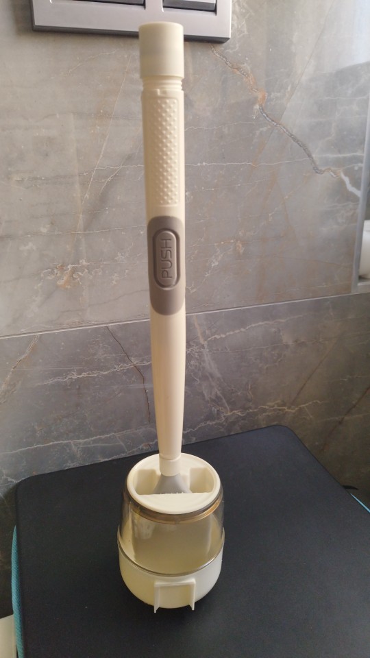 BestBrush, revoluční toaletní kartáček s tlačítkem pro vypouštění čističe - Image 9