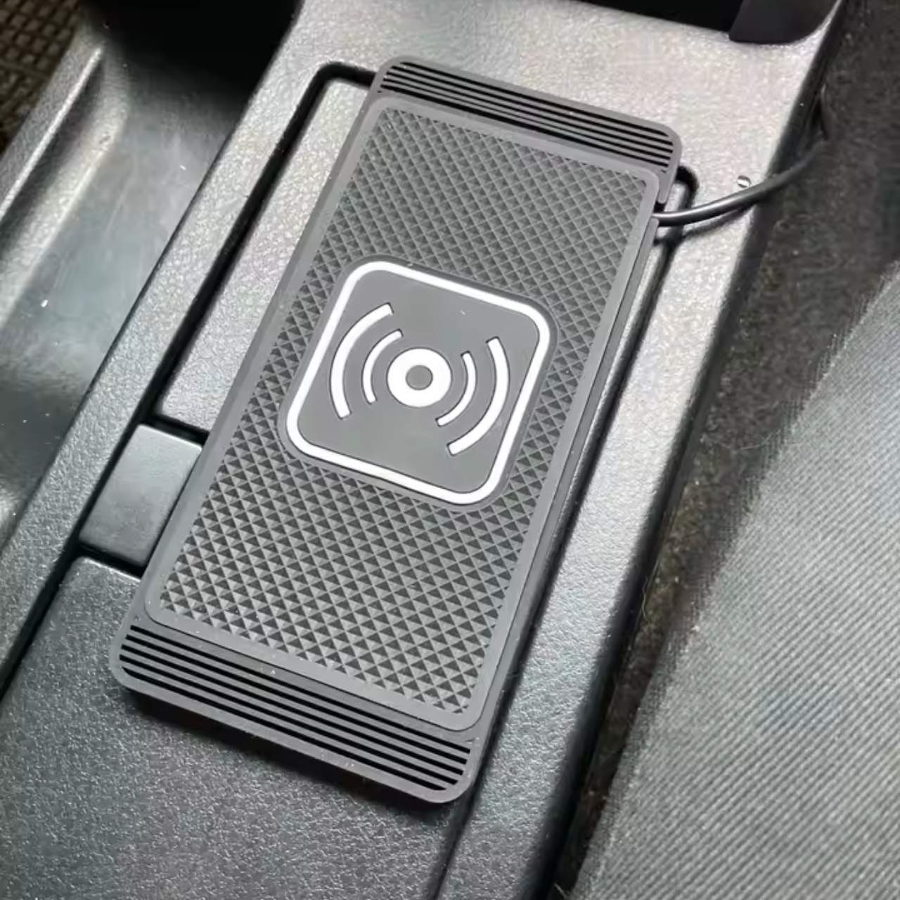 Podložka pro bezdrátové nabíjení telefonů, CarPad - Image 9