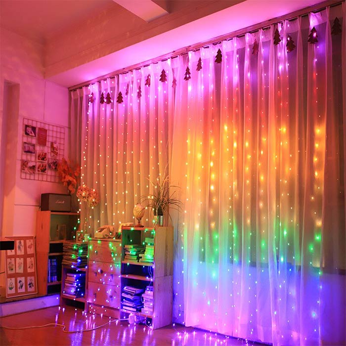 LED světla jsou vodotěsná, takže je můžete použít pro vnitřní i venkovní dekoraci.