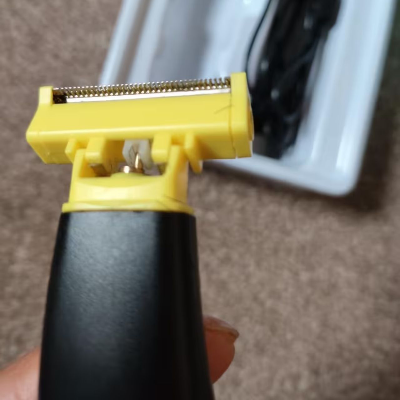 FullBodyShaver, elektrický holicí strojek na vousy a tělo - Image 9
