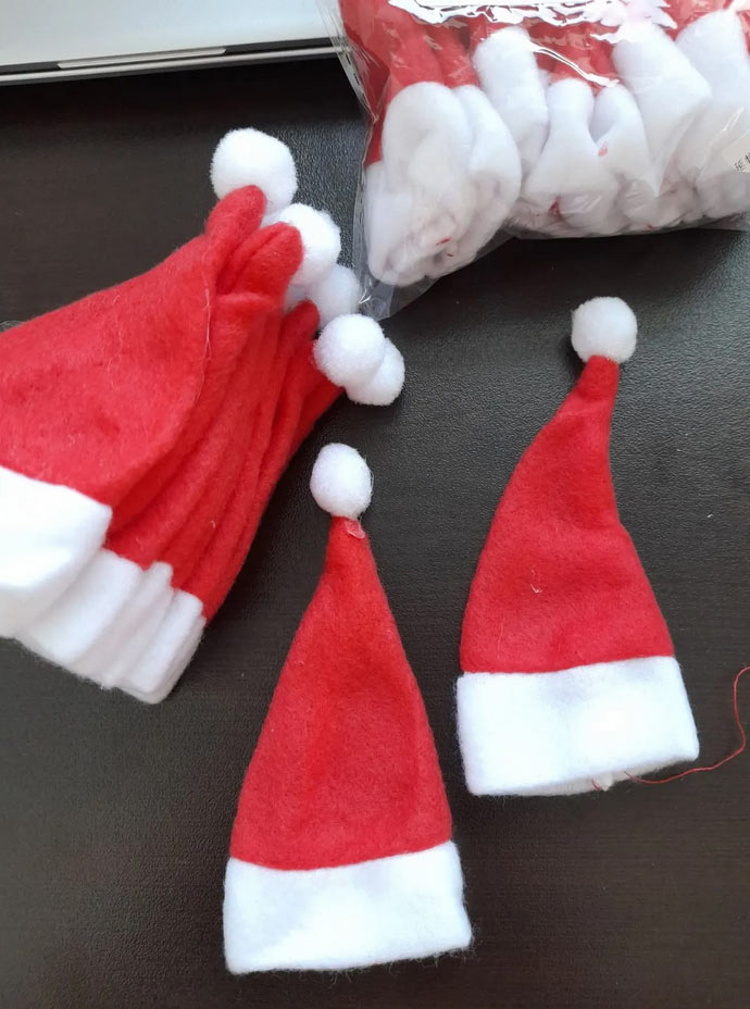 MiniSantaHats, kapsa na Santa Claus (20 kusů) - Image 9