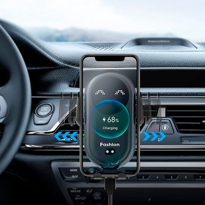 Jednoduše vložte držák na telefon mezi ventilační mřížky!