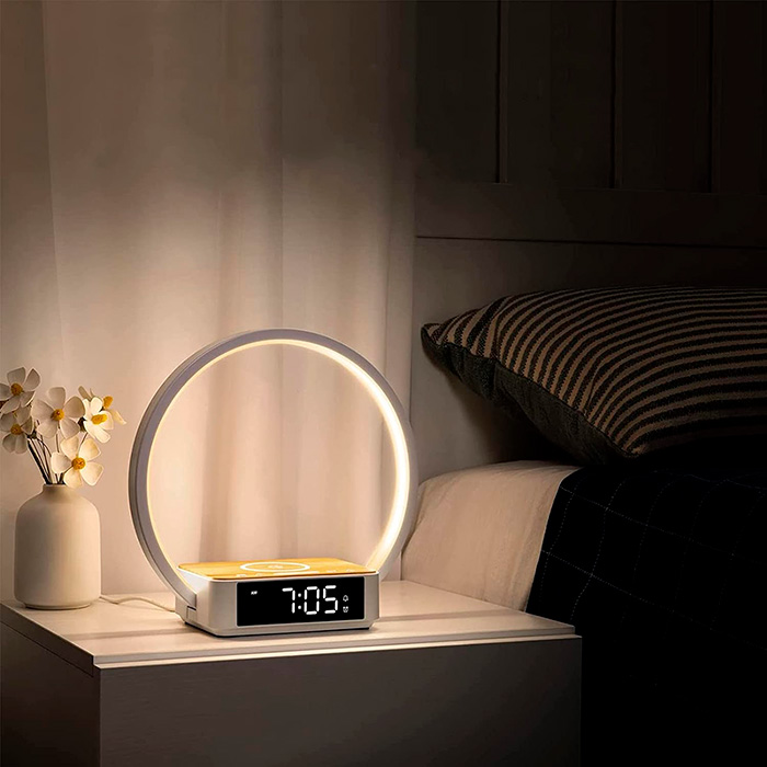 Snadné nastavení budíku a lampy, která se rozsvítí 10 minut před zazvoněním budíku!
