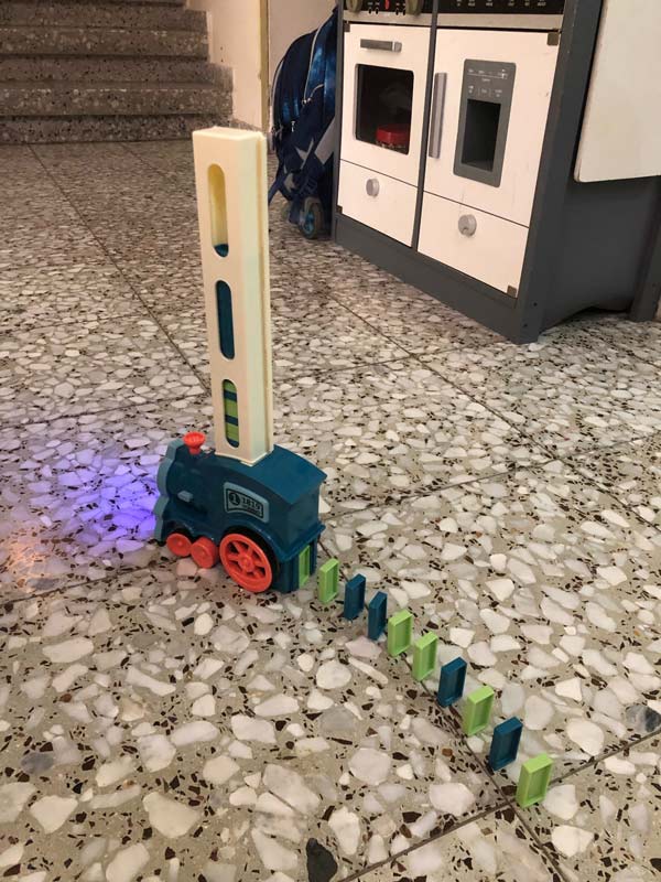TrainDomino, vláček, který ukladá domino - Image 3