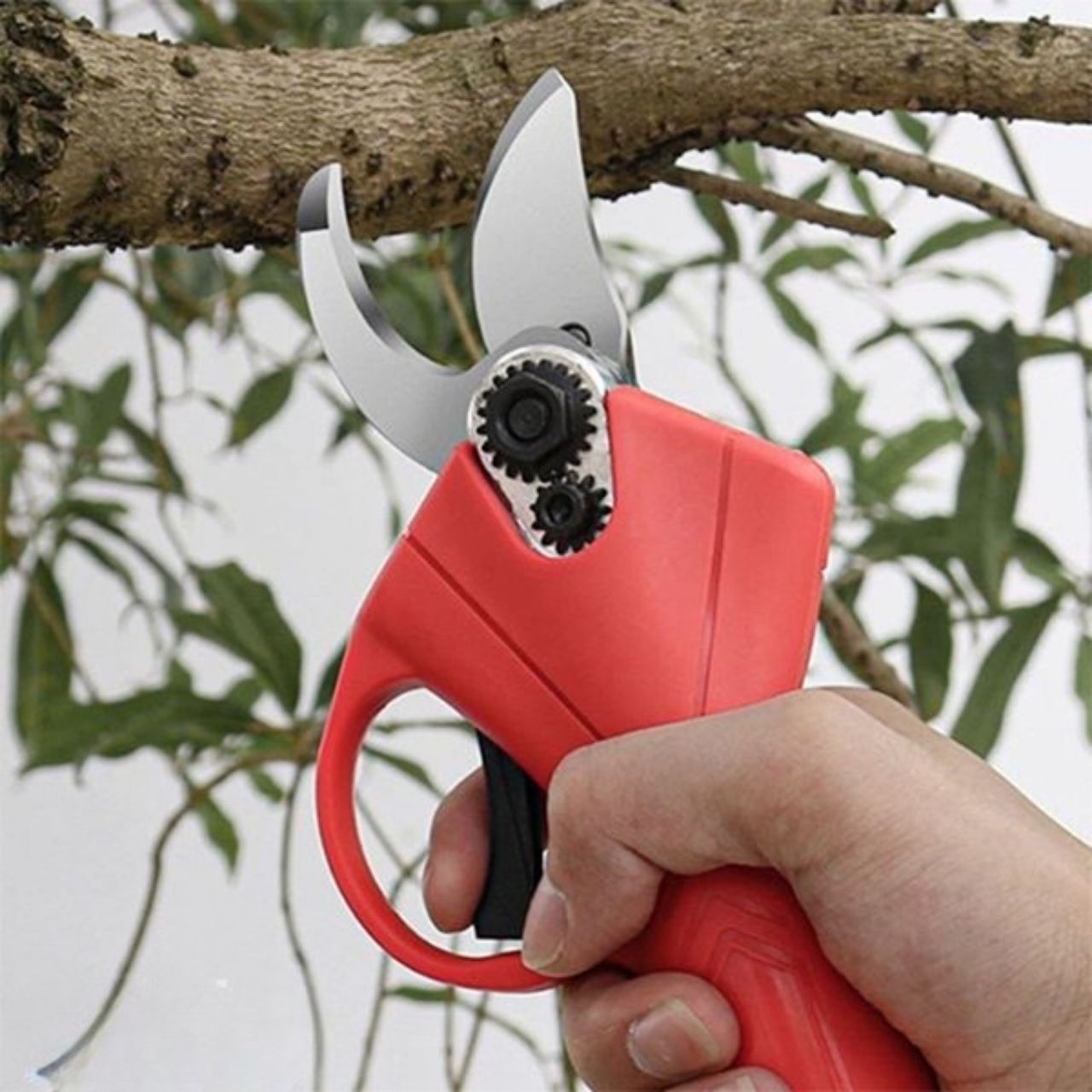 Chytrý ergonomický design činí nůžky extrémně pohodlné na používání, bez ohledu na délku práce.