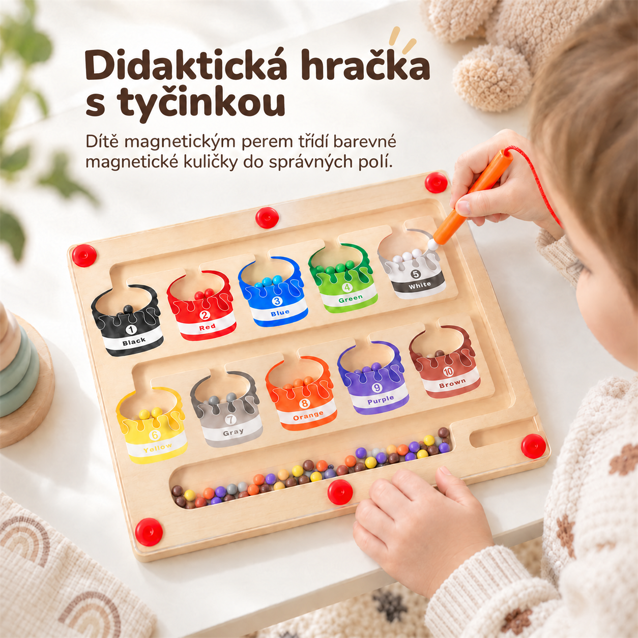 Tato didaktická hračka má hůlku, kterou dítě třídí barevné magnetické kuličky do správných políček!